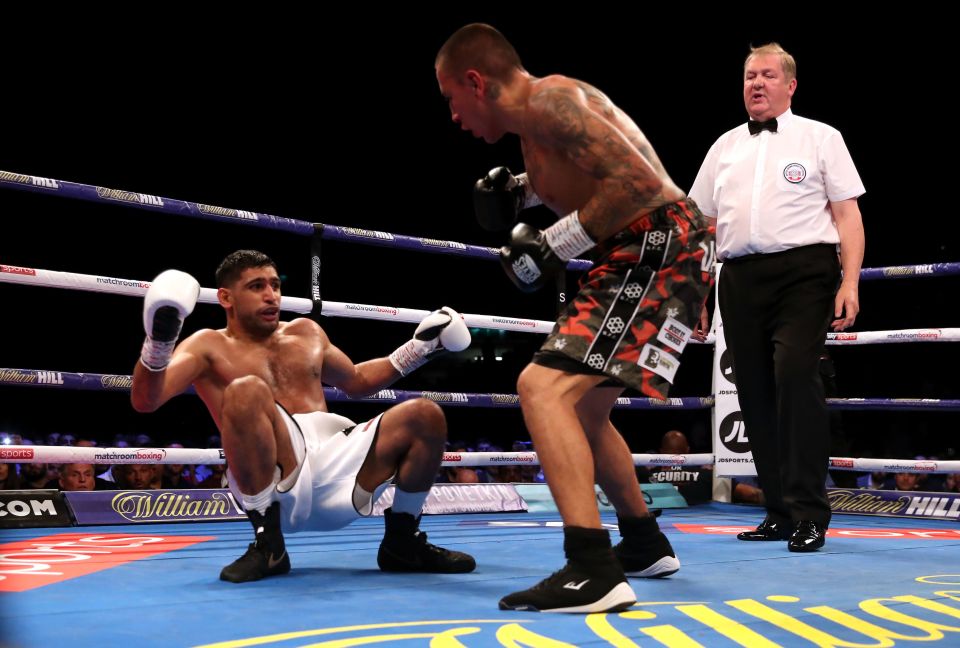 Vargas sat Khan down on the canvas before recovering to win via a unanimous decision