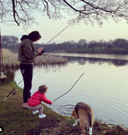 The Uruguayan went fishing with his daughter at a lake near his home