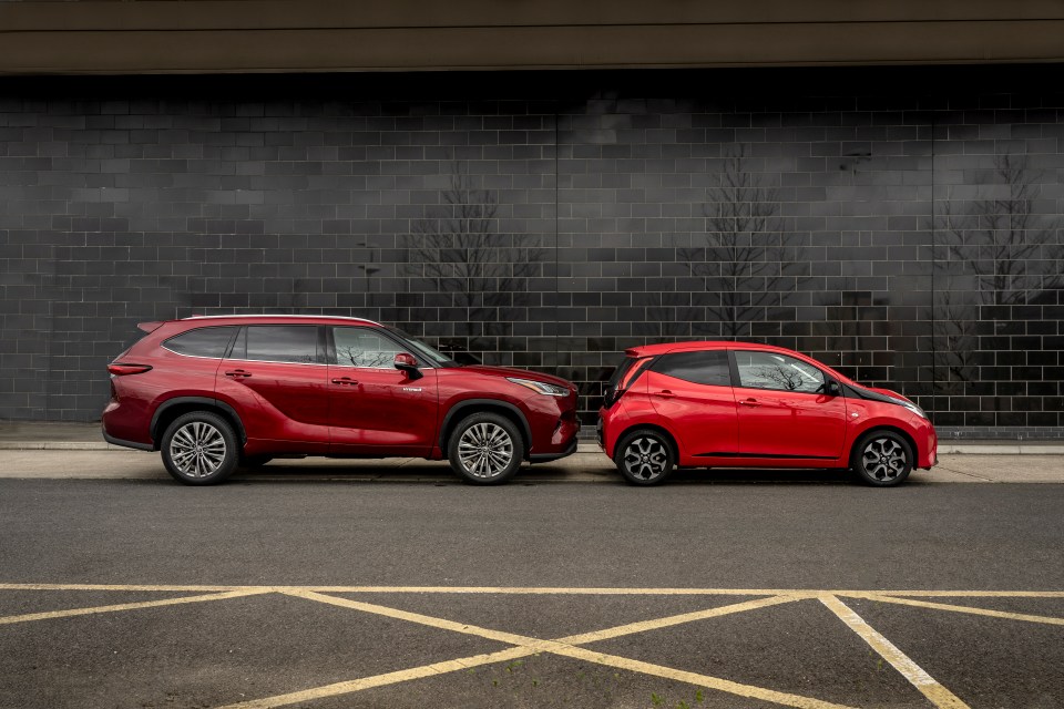 The Highlander is a whopping 4.97 metres compared to the 3.45 metres Aygo