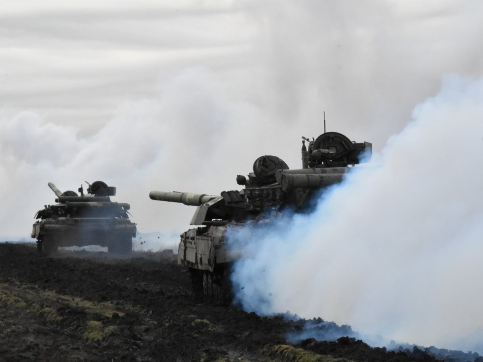 Ukrainian forces tanks have been pictured during drills near the border of Russina-annexed Crimea