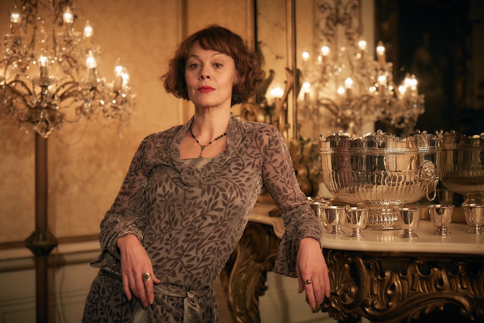 Helen  slayed as Aunt Polly in Peaky Blinders