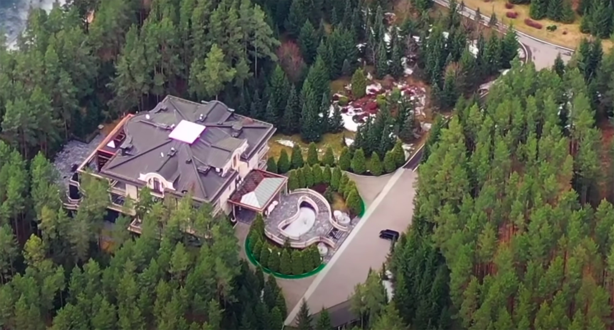 Drone photos of the Valdai estate released by the team working with Alexei Navalny