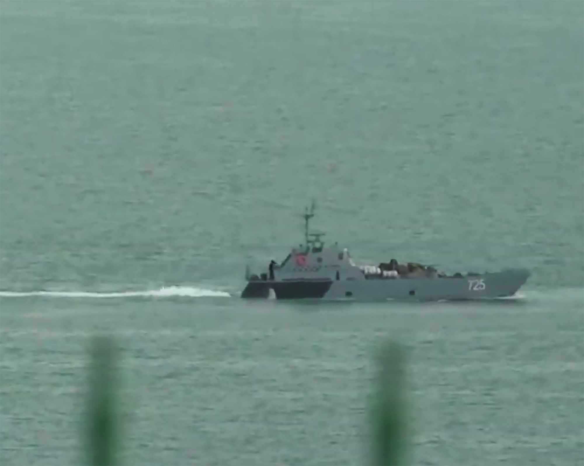 A detachment of Russian ships of the Caspian flotilla passing under the Crimean bridge