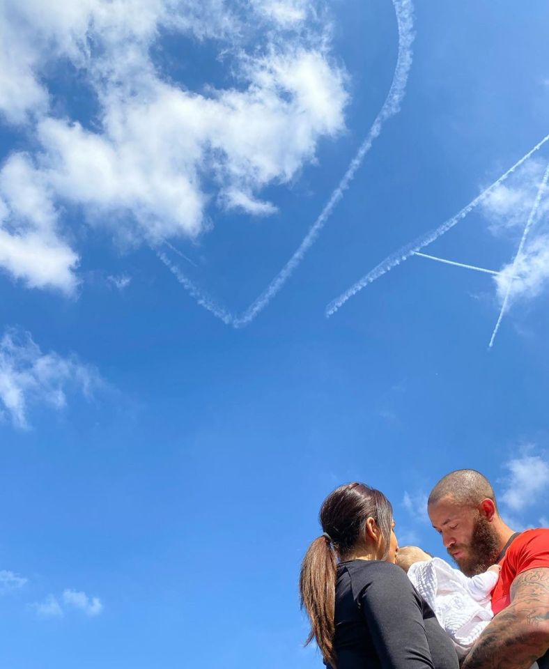 A plane circled above to create a love heart and letter 'A' for Azaylia