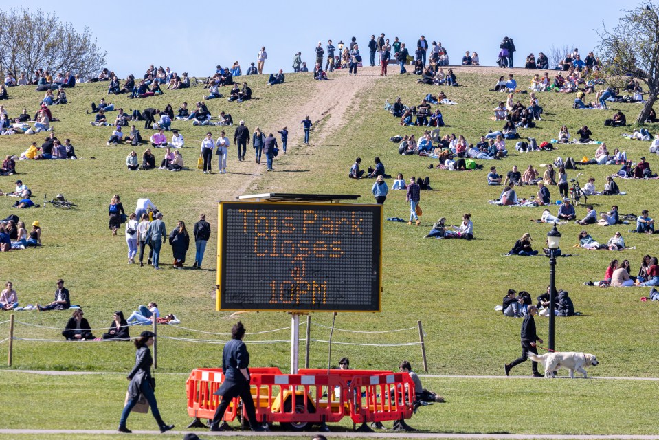 A large sign warns the public that Primrose Hill in North West London will close at 10pm