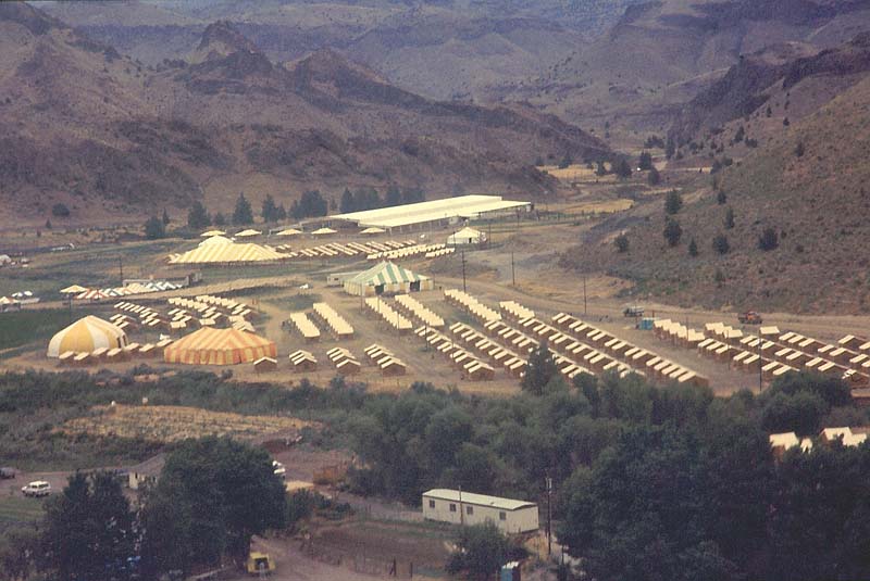 Followers lived in small wooden huts on the ranch