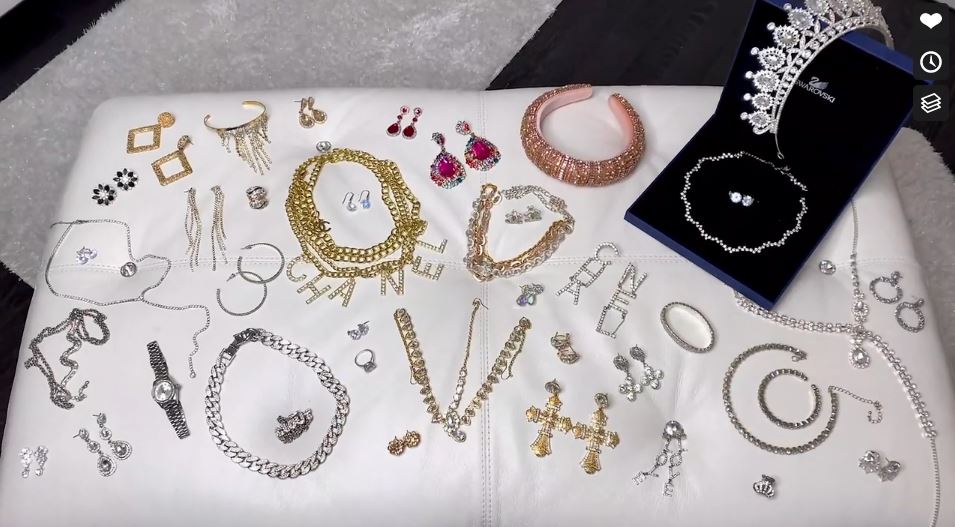 Their jewellery collection includes tiaras, necklaces and rings