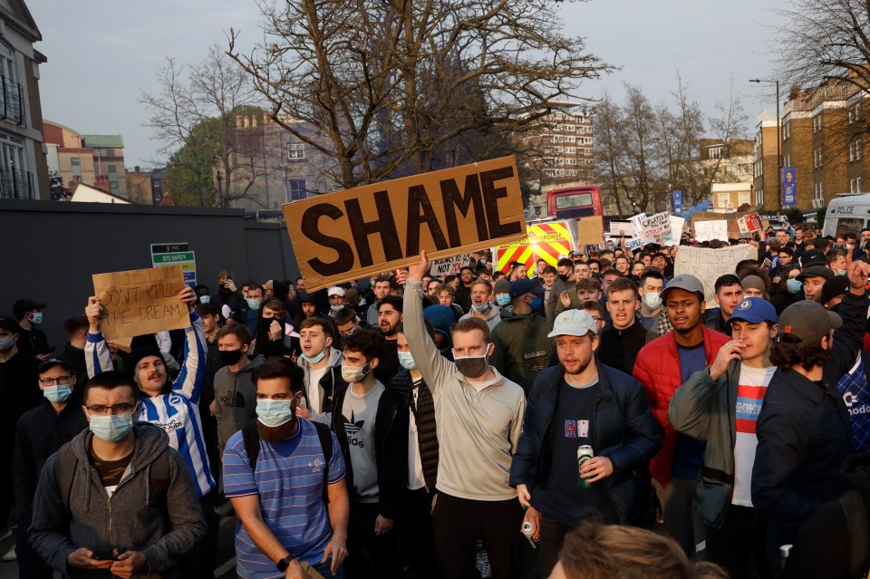 Chelsea fans protest outside Stamford Bridge after the club attempted to join the European Super League