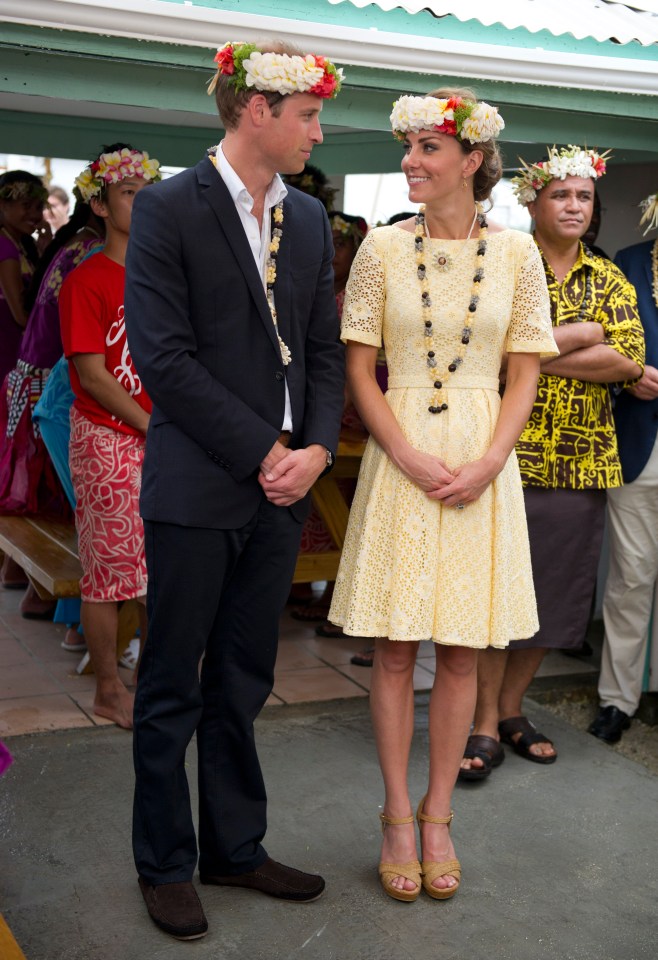 Here’s looking at tu . . . in floral head-dresses on Tuvalu visit