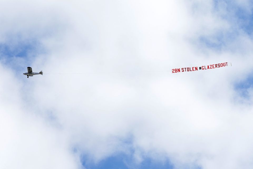 The plane went over Elland Road shortly before kick-off for their Premier League clash