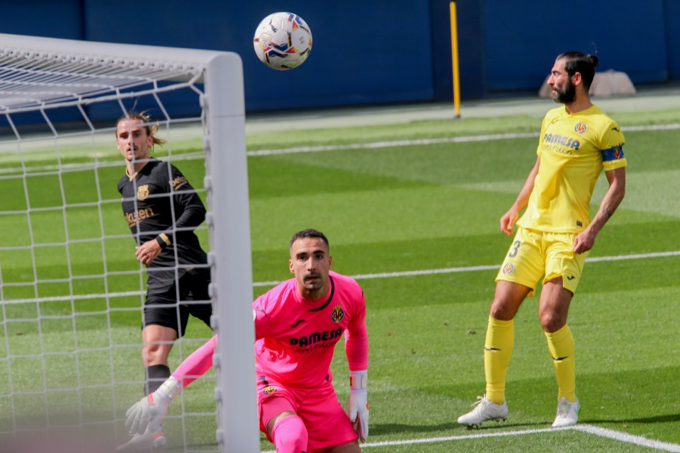 Griezmann scored twice including a stunning lob as Barcelona earned a crucial win over Villarreal