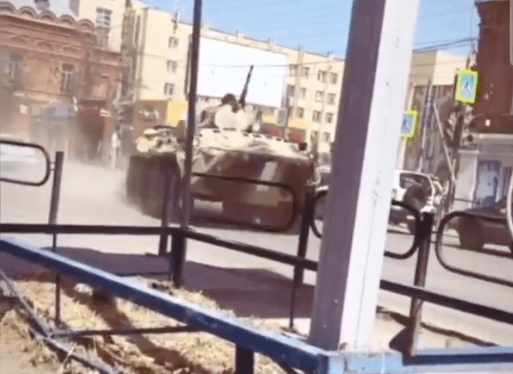 Russian tanks have been filmed painted with white 'invasion' stripes