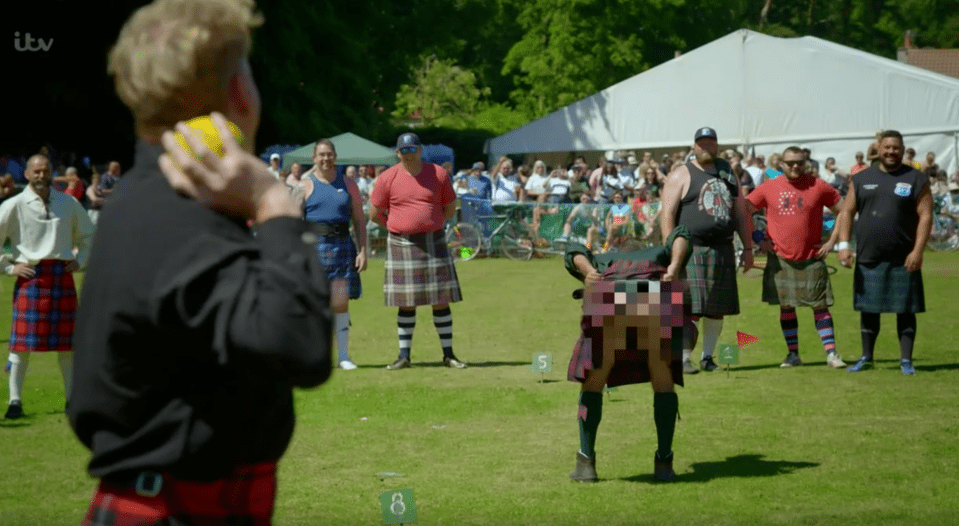 Gino couldn’t wait to flash Gordon and the crowd as the Scot took part in a throwing game