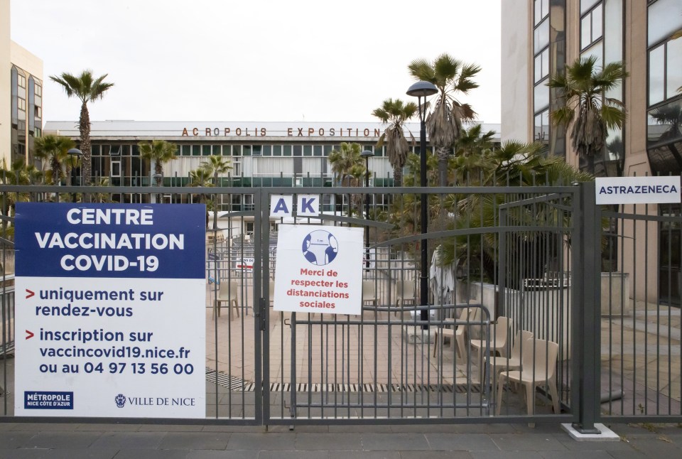 The vaccination centre at the Palais des Expositions had to be closed after only a handful of people came forward for the AZ Covid vaccine