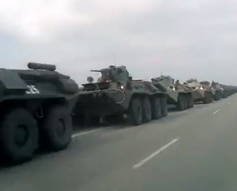 Unverified videos shared by Ukrainian journalists allegedly show Russian troops on the move