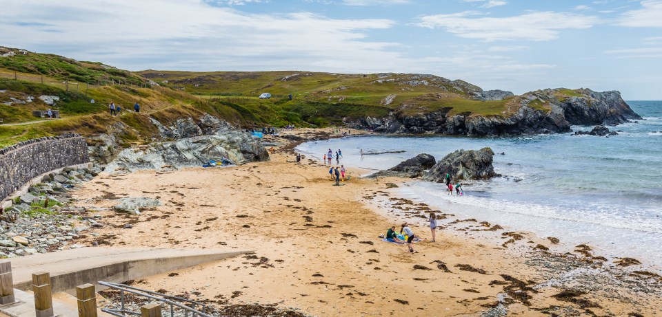 Shallow waters full of sea life, make it perfect for snorkelling or rock-pooling