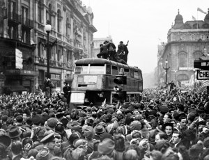  Crowds gather in Piccadilly Circus in London to celebrate the end of the Second World War