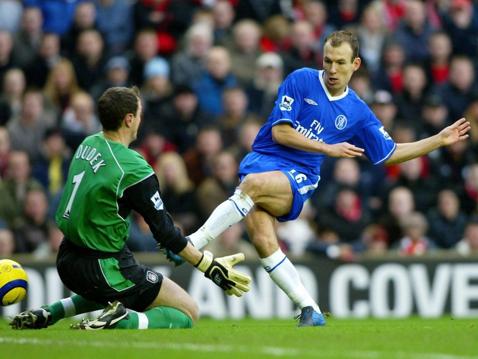 The former Chelsea winger is a keen cyclist and would pedal his way into Cobham for Blues training