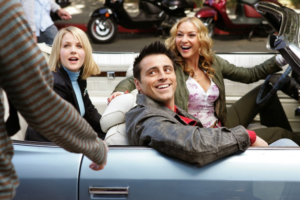 Andrea Anders as Alex, Matt LeBlanc as Joey and Drea de Matteo as Gina in sitcom Joey