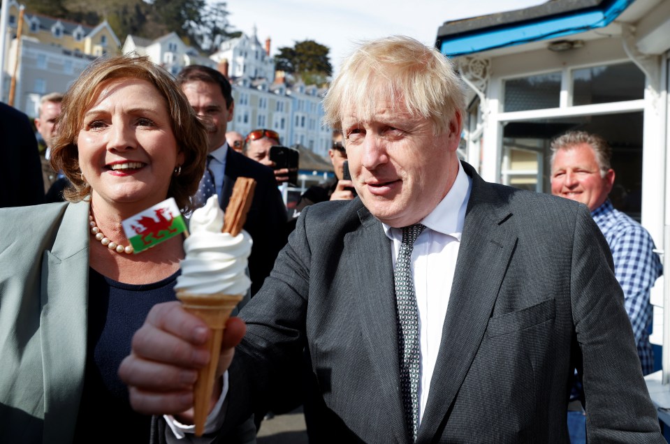 The PM enjoys an ice cream on the campaign trail