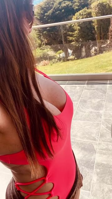 The telly star showed off her curves in a bright orange swimsuit