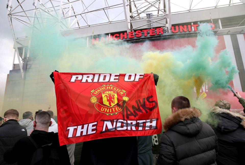 Fans gathered en masse to show their anger at the Glazer family on Sunday