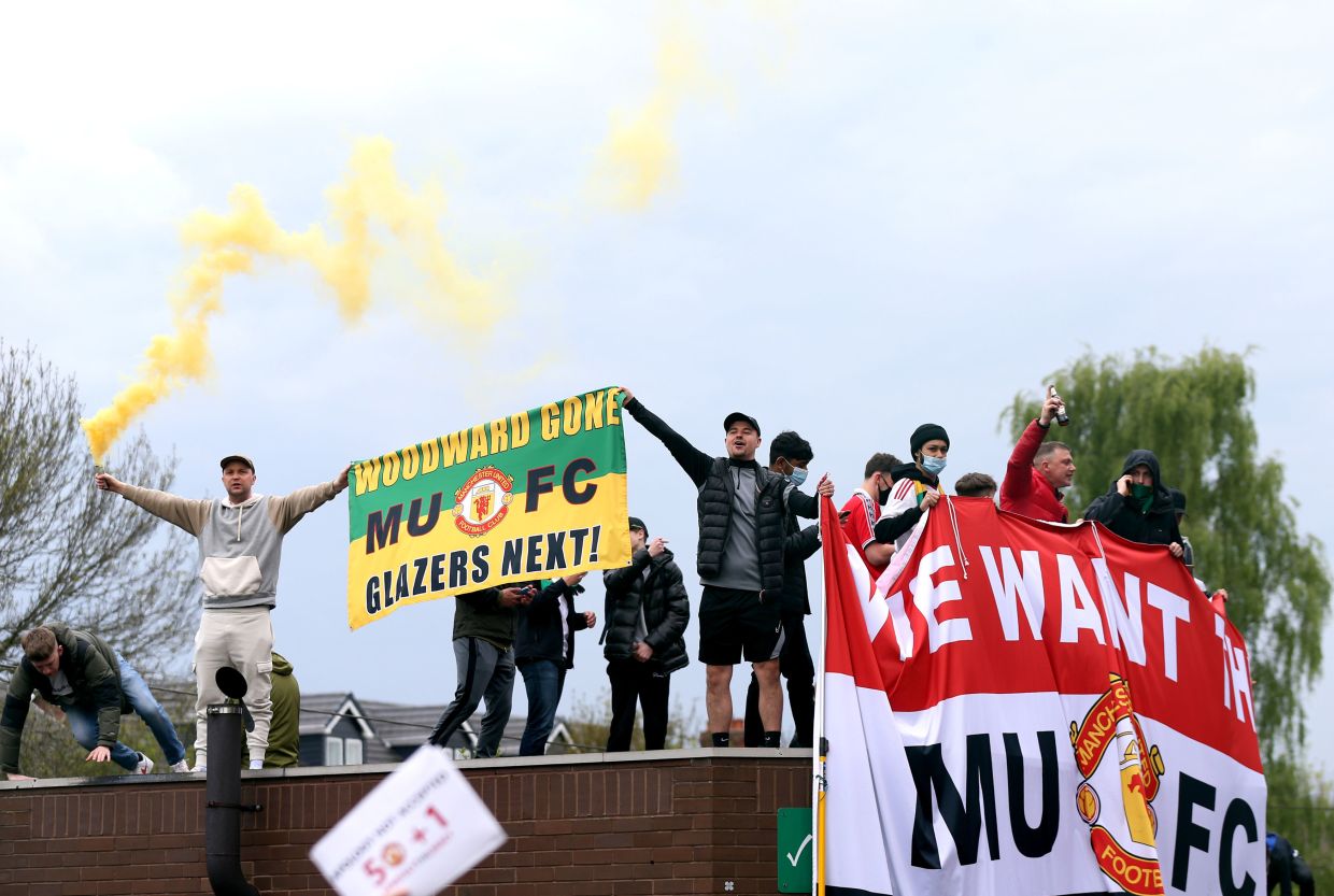 Man Utd fans protested the Glazer family's running of the club leading to the game being called off