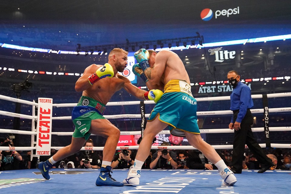 Saunders was enjoying a great end to the fight until his eye was damaged