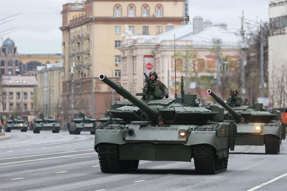 T-80BVM tanks head towards Moscow's Red Square ahead