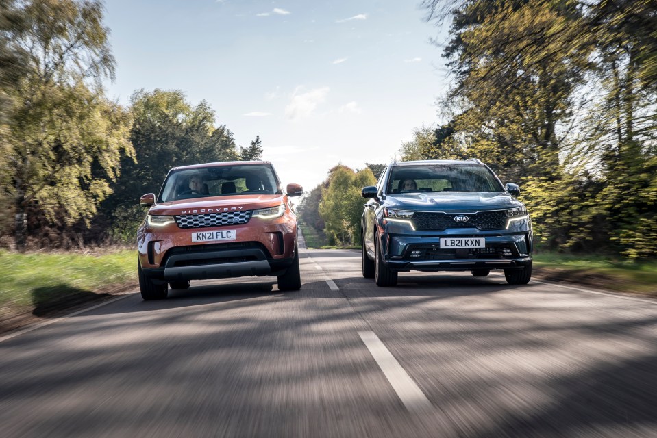 Which is the best 7-seater - we test the Land Rover Discovery S and Kia's Sorento 4