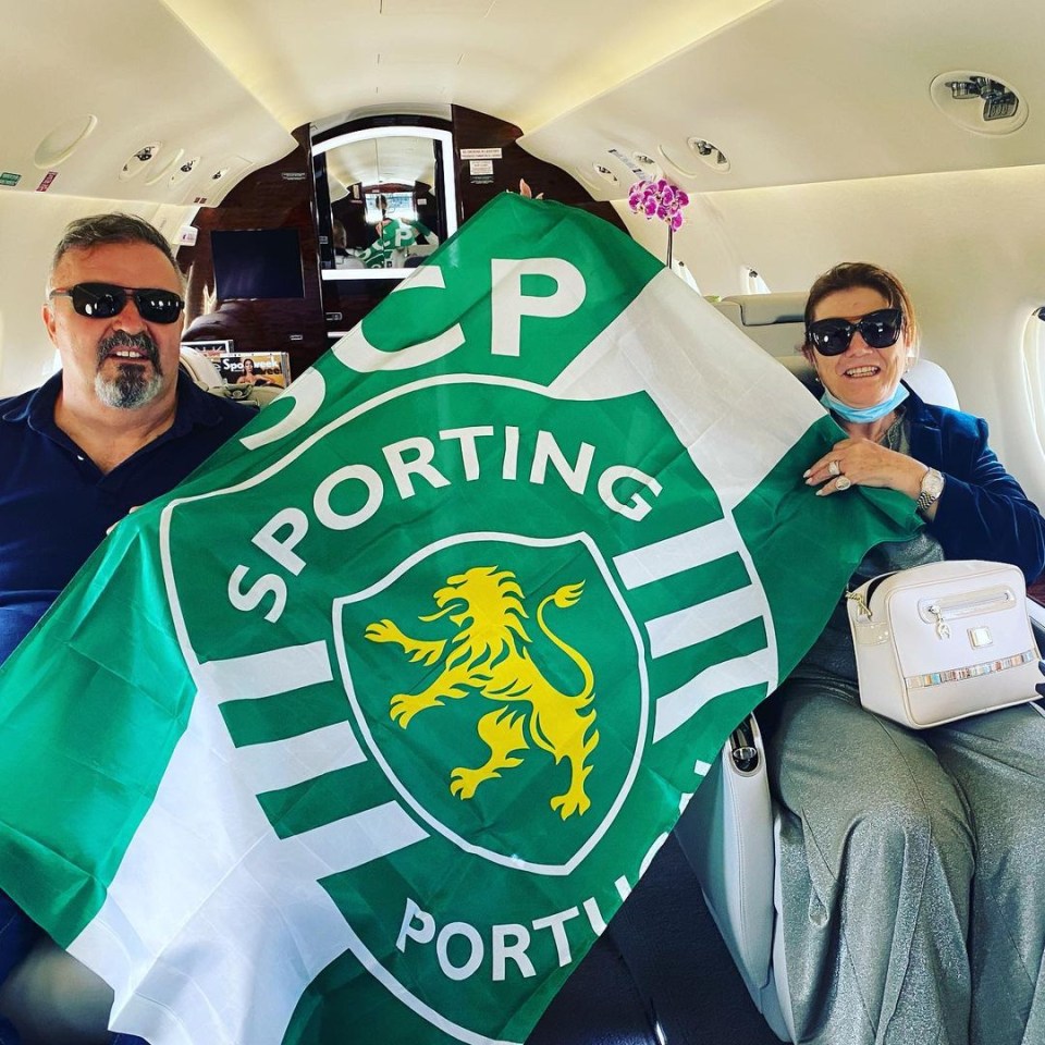 Dolores shared the image of her with the Sporting Lisbon flag