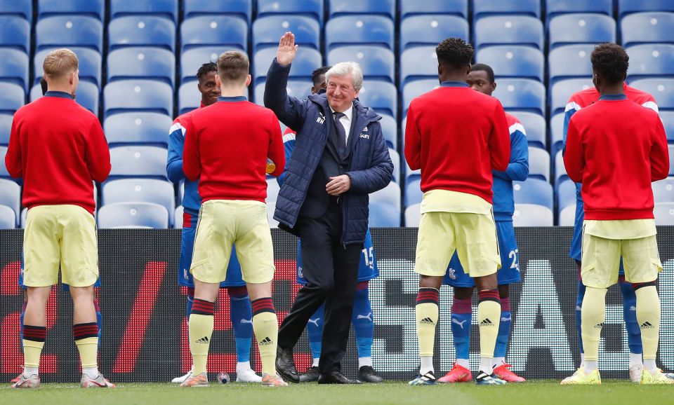 Ex-England boss Roy Hodgson receives a guard of honour from Crystal Palace and Arsenal players