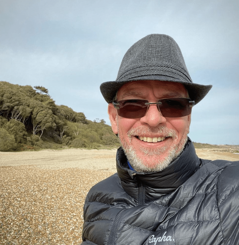 Adam looked unrecognisable in his stand-out hat and shades