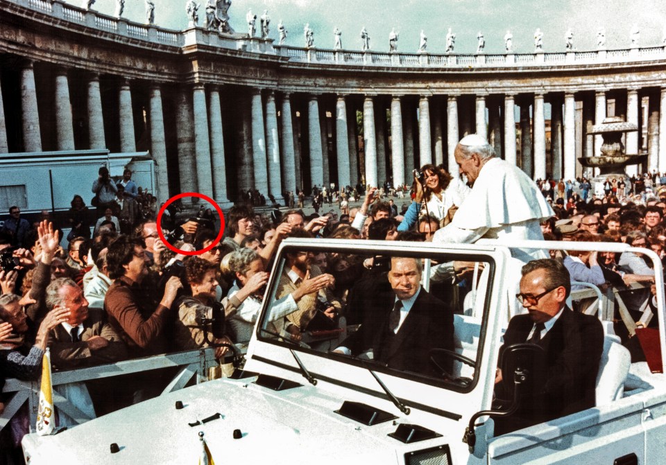 The moment Mehmet Ali Ağca took aim at the Pope from within the crowd