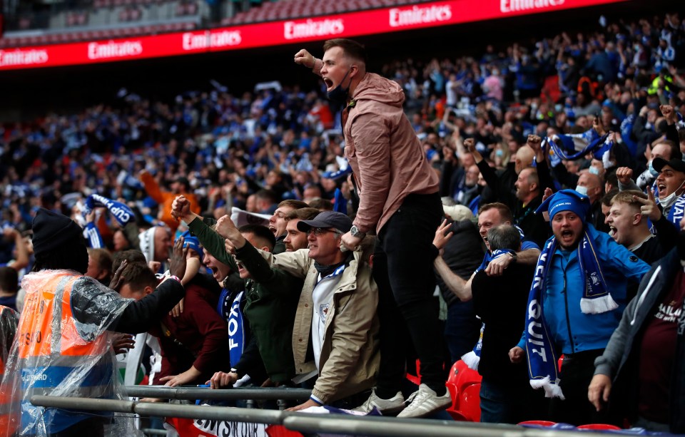 Leicester fans enjoy their return in large numbers and especially the feeling of finally winning an FA Cup final