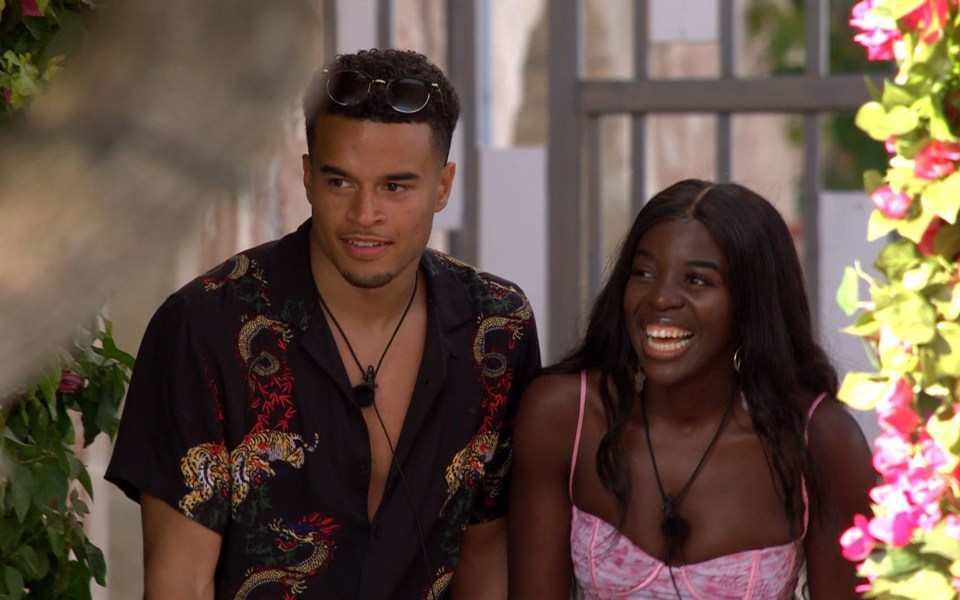 Toby Aromolaran and Kaz Kamwi hit it off on Love Island's first date of the series