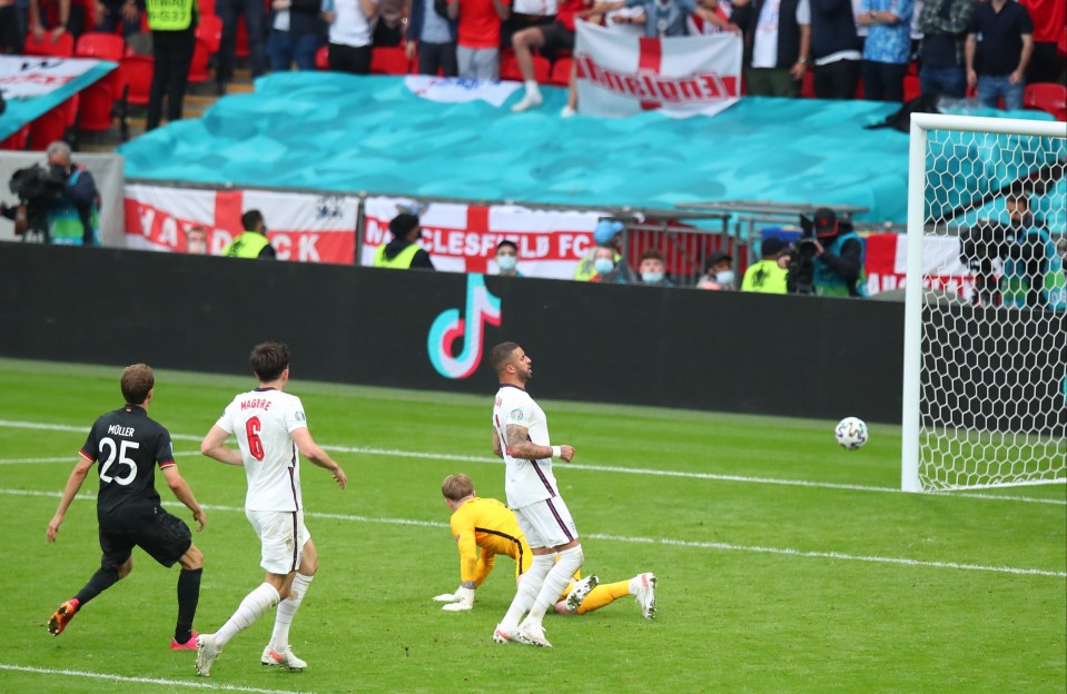 Thomas Muller incredibly missed a one-on-one with England keeper Pickford