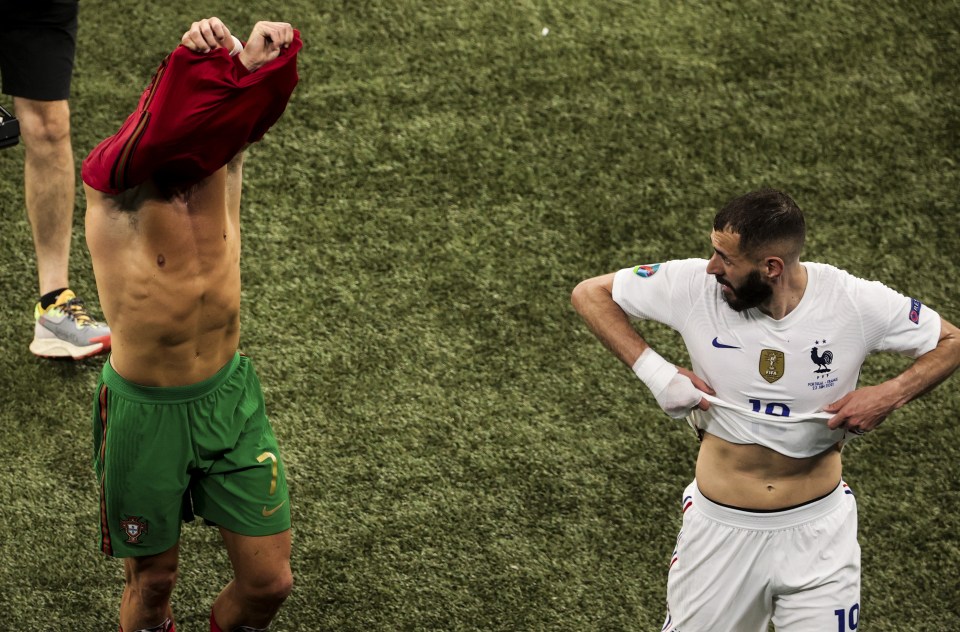 The former Real Madrid pals swapped shirts ahead of the second-half