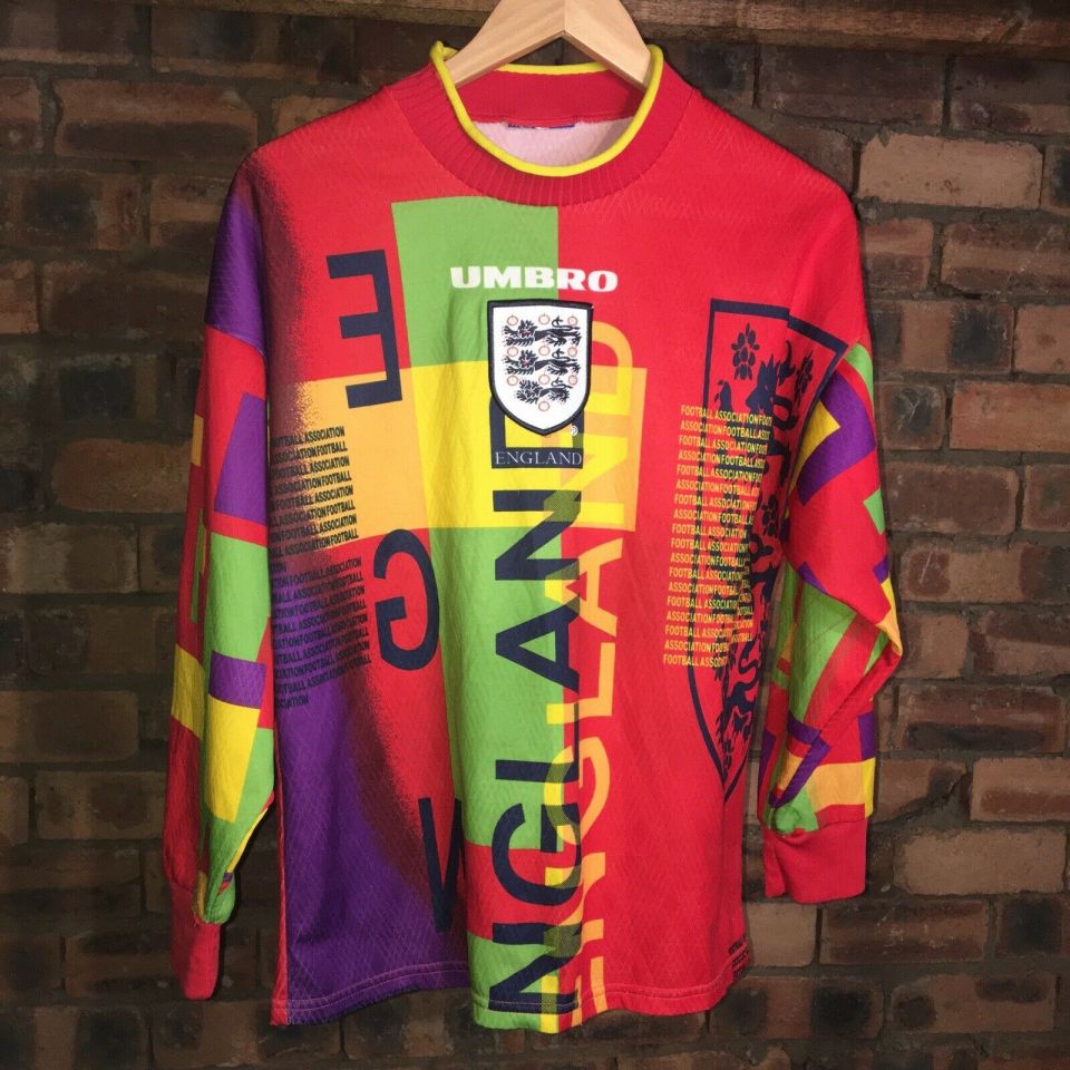 The goalkeeper shirt is the same design as the one worn by David Seaman