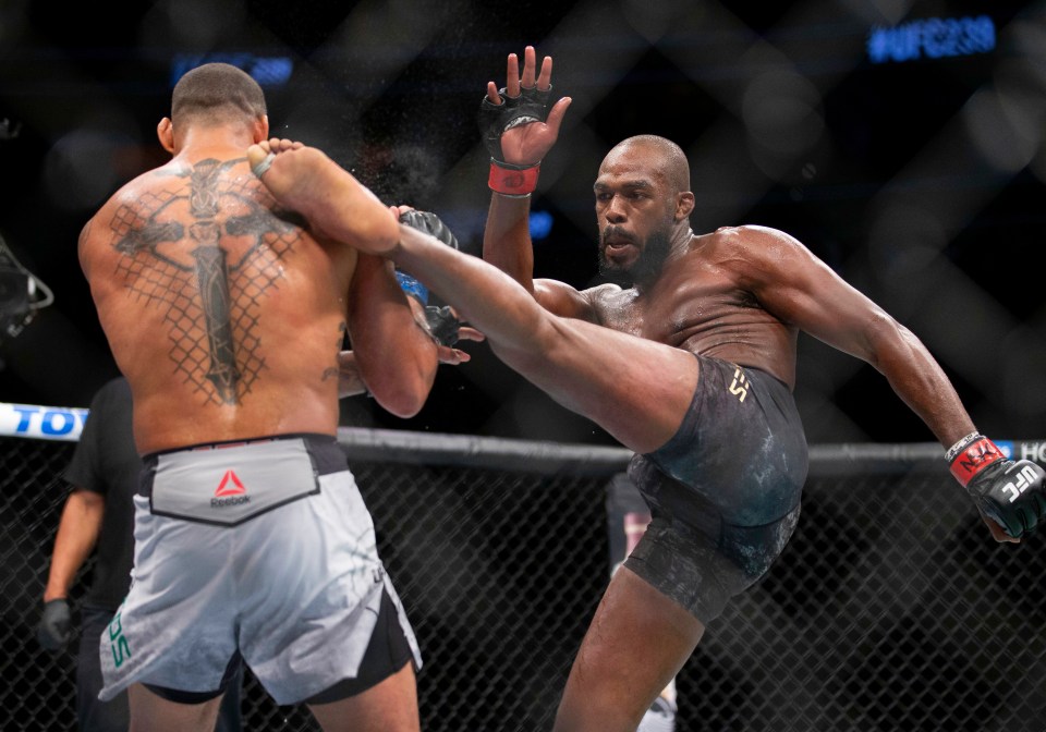 Jon Jones lands a kick on Thiago Santos in July 2019