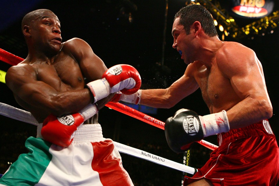 Floyd Mayweather and De La Hoya battled it out in 2007 for the WBC lightweight title