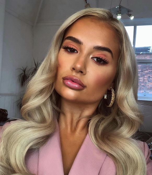 Love Island 2019 star Molly-Mae often favours a bouncy blow dry