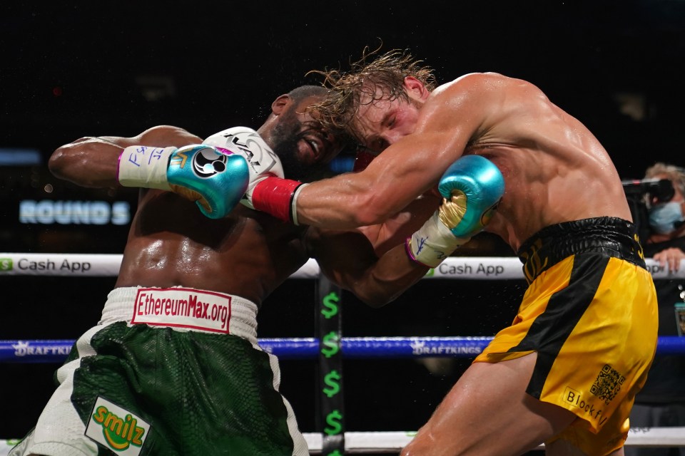 Floyd Mayweather lands a big uppercut to the body of Logan Paul