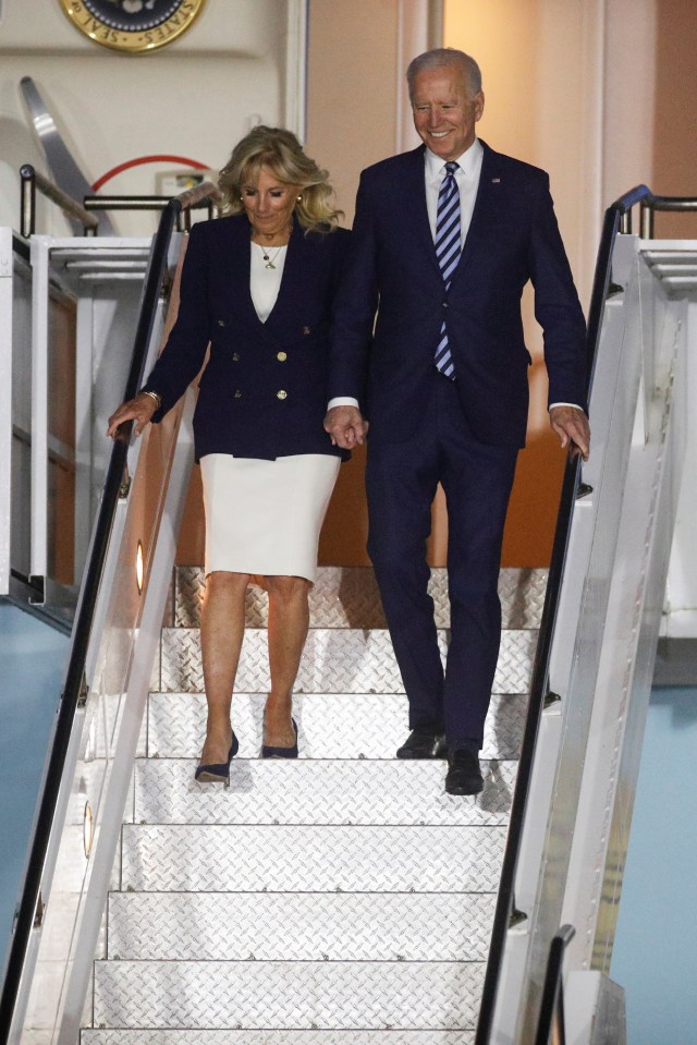 Despite the late-night arrival, the pair looked dashing as they stepped off the plane for the second time on Wednesday