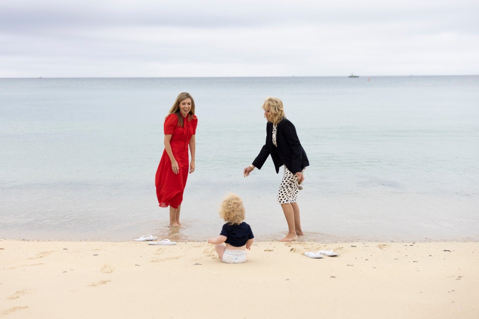 Carrie and First Lady Jill went for a paddle in the sea with baby Wilf