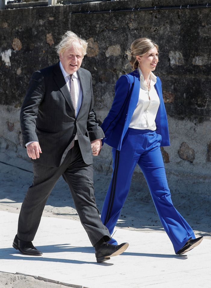  Carries bold blue suit was also one of her bargain rentals costing £160 to hire rather than £990 to buy