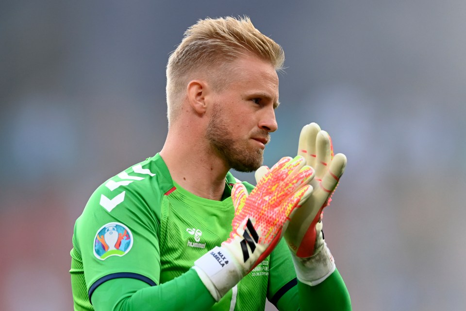 Denmark's goalkeeper Kasper Schmeichel applauds as he returns to the pitch to resume the match