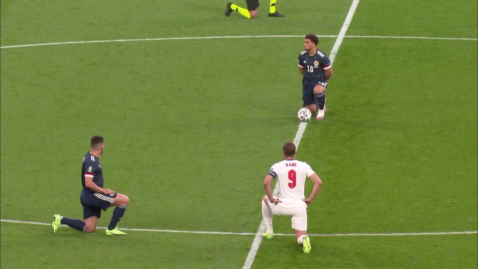 Both England and Scotland players took the knee