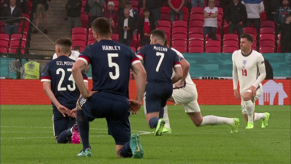 Players took the knee tonight before kick-off