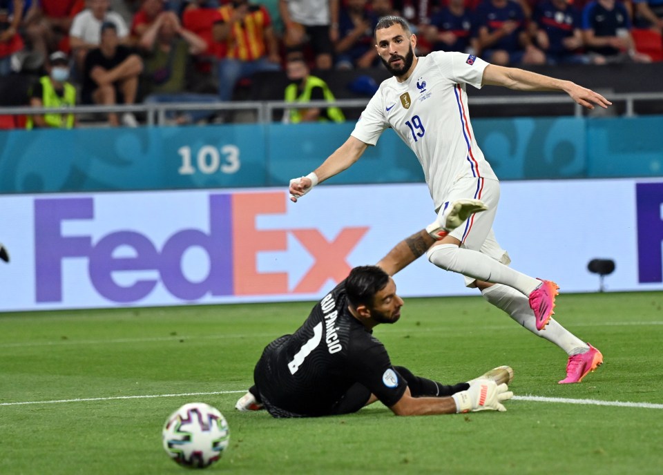 Karim Benzema slots home after Paul Pogba's pass